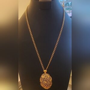 Monet Elegant‎ Gold Pendant Necklace